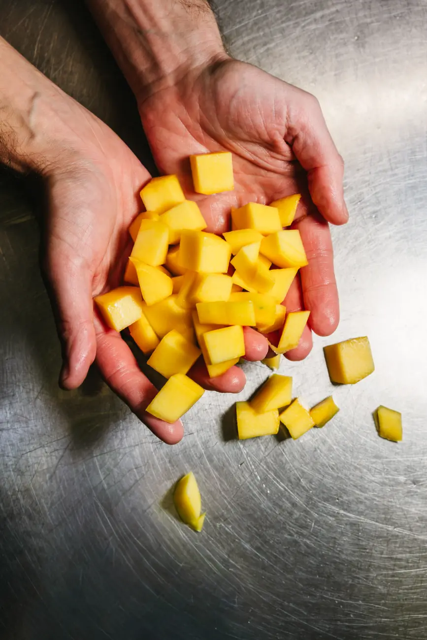 Préparation en cuisine chez Makisu