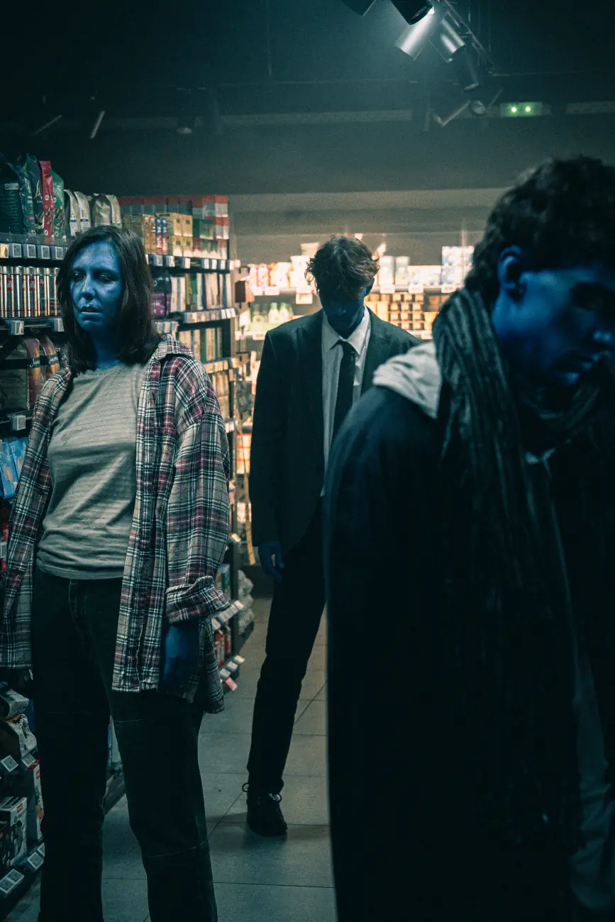 Zombies dans une allée de supermarché