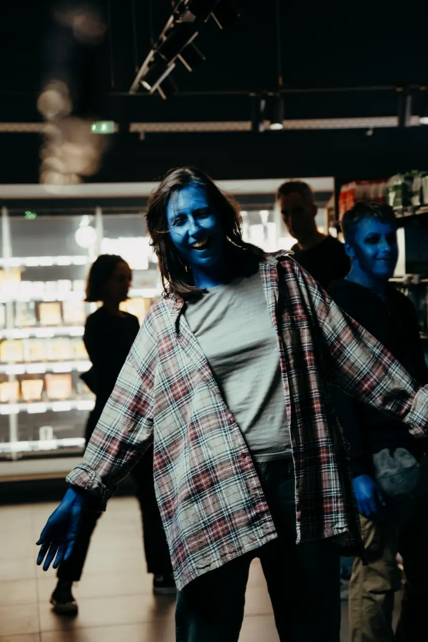 Comédienne zombie entre deux prises